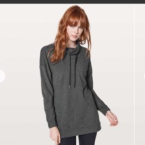 Lululemon Twisted and Tucked Long Sleeve. Size 8.